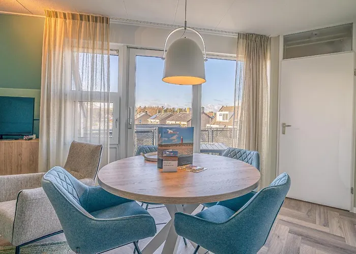 Appartement Zeedistel 28 *